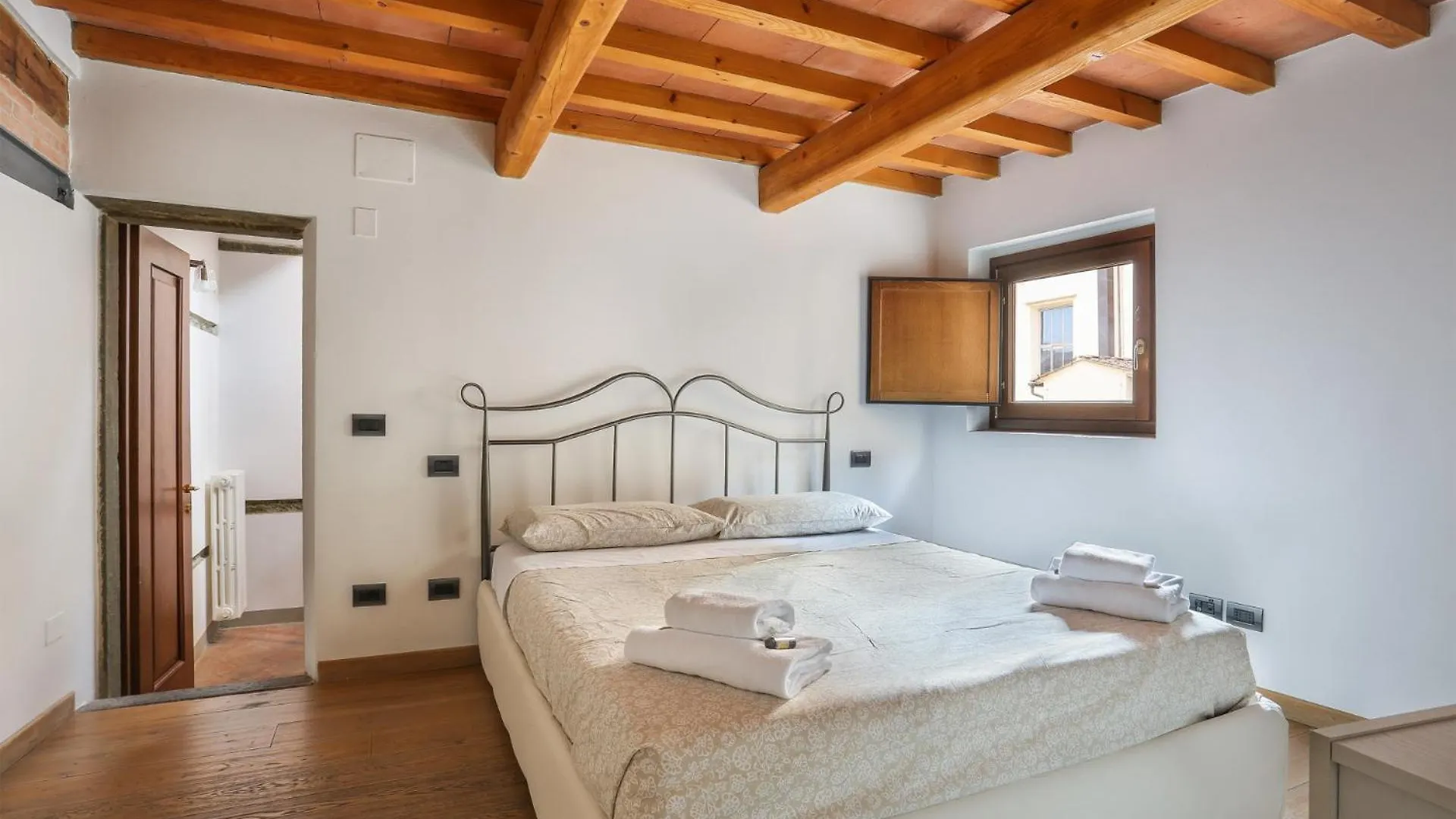 Uffizi I Tower Apartment In Florence Italy